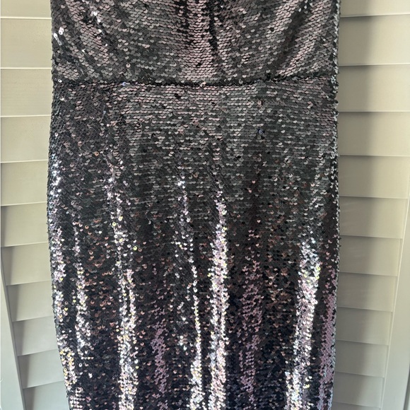 Beaded gown - Picture 3 of 8